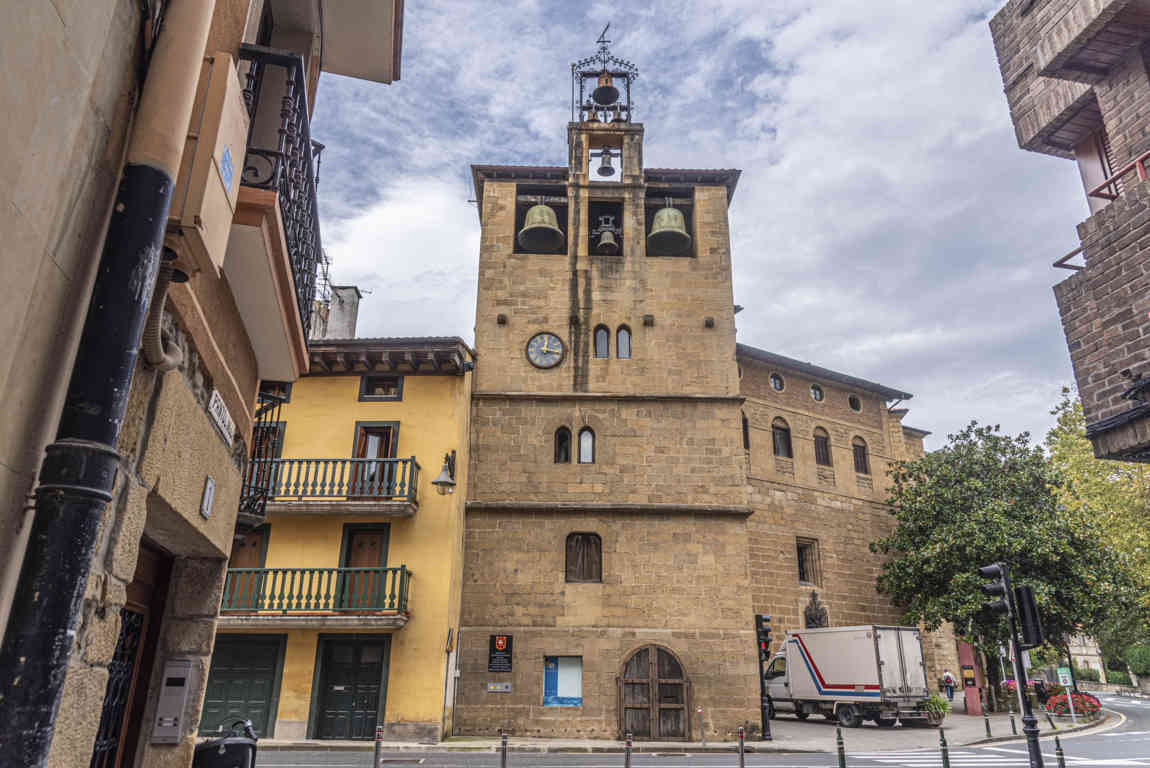 Guipúzcoa - Zarautz 13 - parroquia Santa María la Real.jpg